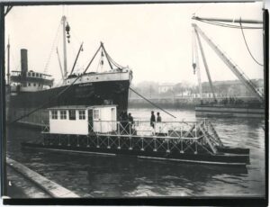 Catamarán Binave, botado en 1918 en el Puerto de Bilbao